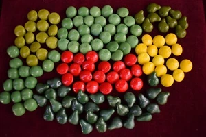135 pcs LOT OLD CZECH RARE VINTAGE GLASS BUTTONS 1930´s ART-DECO cca 12mm - 1/2" - Picture 1 of 2