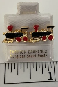 Pendientes Tren Tono Dorado Pintado Tachuela Perforada Pequeño Delicado Motor Ferroviario - Imagen 1 de 1