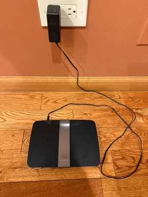 Cisco Linksys EA4500 N900 Dual Band Wi-Fi Wireless Router, Gigabit & USB - Image 1 of 4