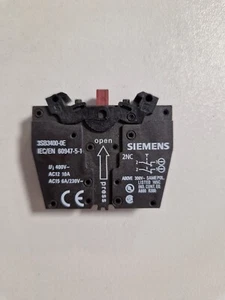 3SB3400-0E BLOCCO CONTATTI INTERRUTTORE PULSANTE - Foto 1 di 1