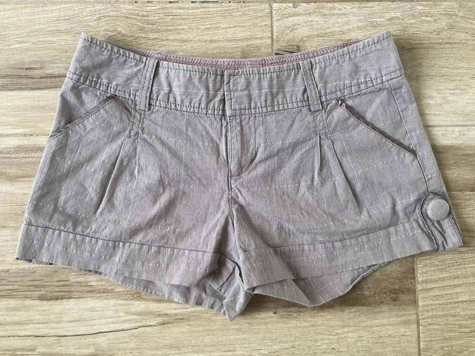 DKNY JEANS Gris Plata PANTALONES CORTOS PLISADOS A CUADROS ELEGANTES CON PUÑOS, Detalles Botón/Satén Foto 1 de 4