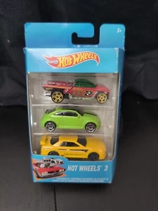 Hot Wheels 3 Pack 2016 Yellow Skyline, Jester Red Crash, Green VW Beetle - Picture 1 of 6