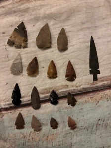 Lot of 16 Knives Arrowheads Tools - Picture 1 of 5