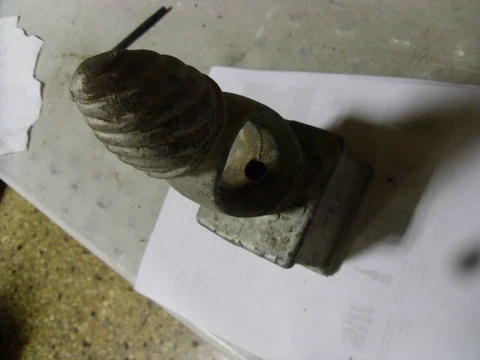 VINTAGE CAST IRON FENCE POST SPEAR FINIALS TOPPERS CAP 28H HEAVY Cover