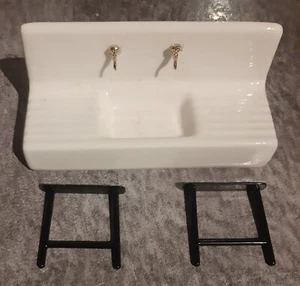 FREGADERO DOBLE CHINA escala 12 con grifos - Imagen 1 de 2