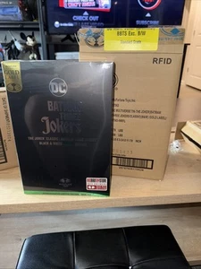 McFarlane DC Multiverse The Joker Classic Batman Three Jokers B&W Accent NEUWERTIG - Bild 1 von 4