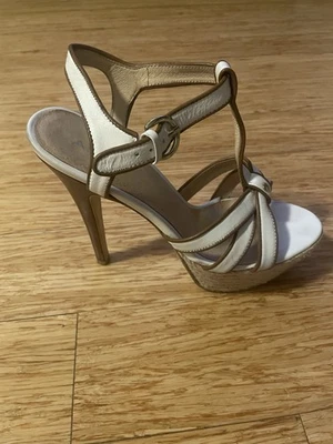 Tacones altos Aldo para mujer de cuero con tiras blancos y marrones talla 39 Foto 1 de 4