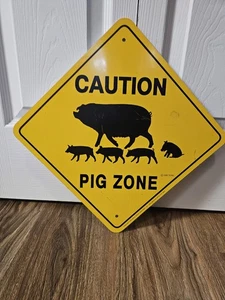 Letrero de novedad de metal divertido de Metal Pig Zone 12"x12" - Imagen 1 de 3