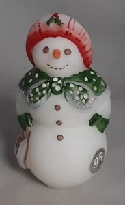 Fenton Glass Snow Lady 95 años firmado y pintado a mano 4” con caja EXC. - Imagen 1 de 5