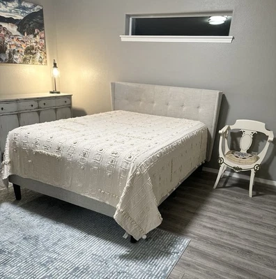 Anthropologie Crema Beige Queen Size Pom Cama Edredón Cubierta Manta 92” x 96” Foto 1 de 4