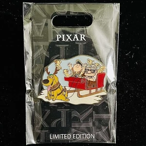 LE Pixar UP Carl Russell Welpen Dug Days Up Winterschlitten Weihnachten Disney Pin - Bild 1 von 1