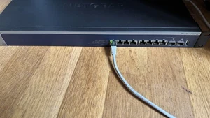 Netgear XS708T Smart switch 8 ports 10 Gigabit cuivre et 2 ports Combo cuivre/SF - Photo 1/2
