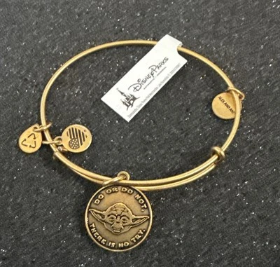 Disney Alex And Ani Star Wars Do Or Do Not YODA Charm Bangle Bracelet Gold NEW - Imagem 1 de 4