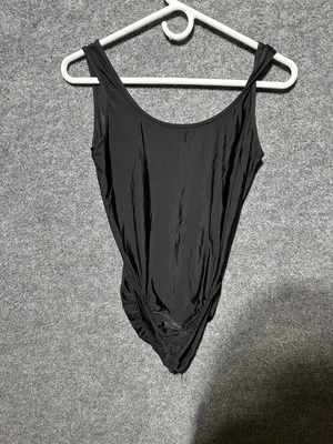 Traje de baño Ann Taylor LOFT M Beach acanalado con cinturón de una pieza negro Foto 1 de 4