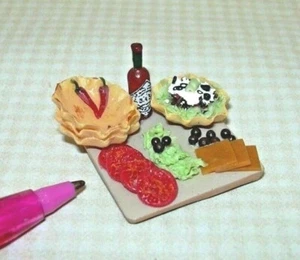 Miniature Tortilla Bowls/Ingredients for Taco Salad Preparation: DOLLHOUSE 1:12  - Picture 1 of 2