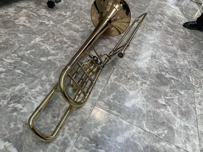 Bach 50B2LOGB Stradivarius Bajo Trombón Latón Dorado Campana Grande Foto 1 de 3