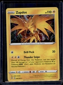 Zapdos (Cosmos Holo) SWSH Promos Pokémon #048/185 Holo quasi nuovo+ - Foto 1 di 2