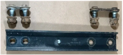 Soporte de parachoques trasero tuerca de perno 1999-2007 Ford F250 F350 Foto 1 de 4