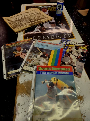 RARE Pittsburgh Pirates: Memorabilia Clemente Poster, SI mags and Original Artic Cover