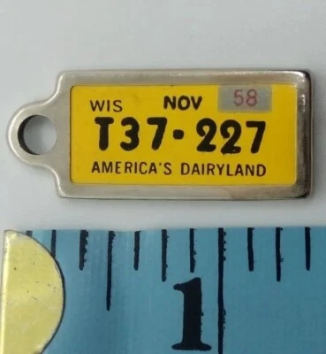 1958 Nov Wisconsin Veterans Miniature License Plate Pendant Key Fob Charm Metal - Image 1 of 2