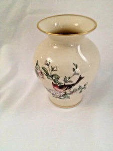 Vintage Lenox ~ Vase ~ Serenade ~ Ivory with Gold Trim ~ Roses ~ U.S.A - Picture 1 of 10