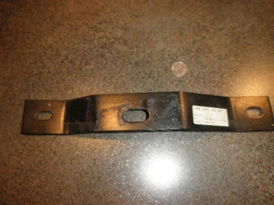 Новый из старых запасов Mercedes #1088850340, W108/109,250S, 280SE,300SEL LH&RH F. центральный кронштейн бампера - Изображение 1 из 4