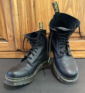 Botas para mujer Doc Martens talla 7 usadas en excelente estado Reino Unido 5 cuero negro AirWair 1460 PASCAL - Imagen 1 de 24