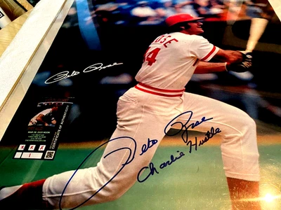 PETE ROSE "Charlie Hustle" Signed (23x35) Reds Photo/Poster-3/28/20 Signing Cert - Image 1 of 2