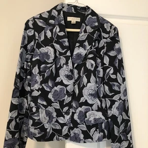 Casual Corner Stretch Blue Floral Print Blazer ~ Button Front ~ Size 10 - Picture 1 of 4