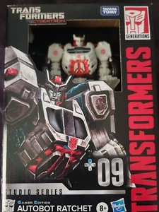 Transformers Studio Series Gamer Edition 09 WFC Autobot Ratchet In Hand - Picture 1 of 5