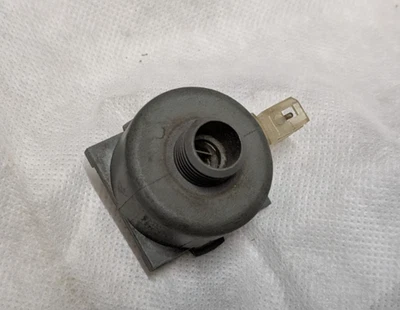 1989 BMW 635CSi (E24) Interior Temperature Sensor 64111369828 BEHR - Image 1 of 4