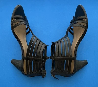9W Nine West Richesse strappy black leather back zip 7M shoes 2.5” heel Preowned - Image 1 of 4
