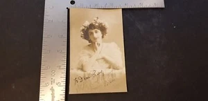1907-1914 RPPC signierte französische Postkarte der Frau namens Della mögliche Schauspielerin - Bild 1 von 4