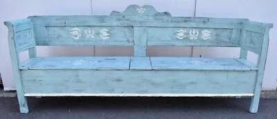 Antiguo banco de almacenamiento o asentamiento de pino pintado Foto 1 de 4