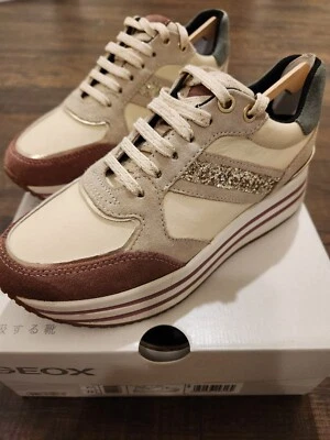 Tenis brillantes Geox D Kency para mujer con plataforma con cordones talla 5 Foto 1 de 4