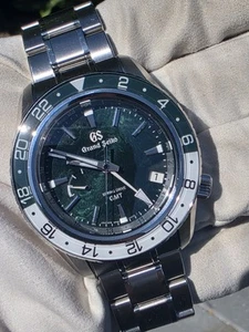 SEIKO Grand Seiko Spring Drive GMT Sports 2024 Green SBGE295/9R66 B & P - Picture 1 of 15