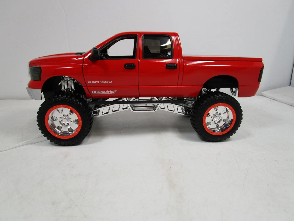 风火轮 1/18 红色 DROPSTARS 道奇 RAM 1500 4X4 * MINOR ISSUE * 无盒 *VHTF* — 第 1/4 张图片