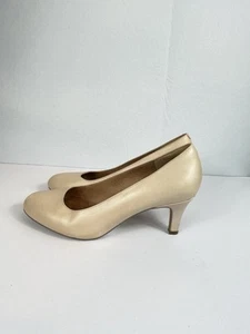 Clarks Artisan Tan Neutral Mid Heels Classic Pumps Women’s Size 10M - Picture 1 of 11