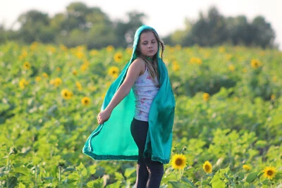 NUEVO NIÑA PRINCESA CAPA Cumpleaños Rojo Montar Medievil Halloween Disfraz Elsa Anna  Foto 1 de 3