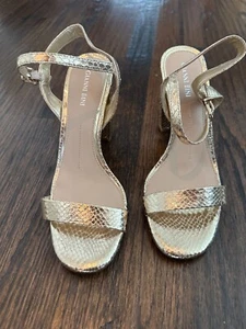 NEU GIANNI BINI offene Zehenpartie Sandalen gold metallic hoher Absatz Riemen Damengröße 9M - Bild 1 von 6