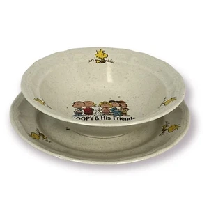Plato y cuenco de cerámica vintage de Peanuts Snoopy & His Friends Childs de la década de 1960 - escaso - Imagen 1 de 3