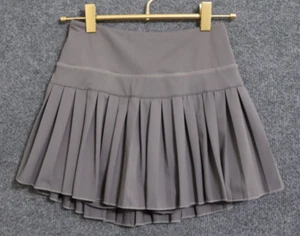 Falda Tenis Plisada Bisagra Dorada Mujer Pequeña Gris 11" Forrada ED Atletismo Usada en Excelente Condición - Imagen 1 de 5