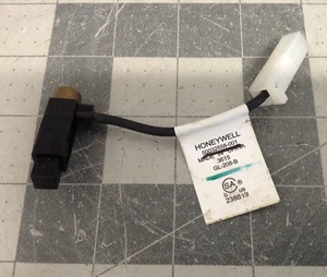 Honeywell Water Heater Control Valve Piezo Igniter 50032558-001 - Picture 1 of 2