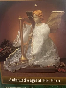 Holiday Time North Pole Productions animierter Engel an ihrer Harfe Weihnachtsdeko A3 - Bild 1 von 10