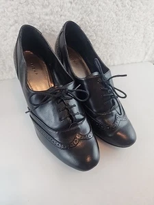 Zapato para mujer Fioni punta de ala 2,75" tacón cierre de corbata imitación cuero disfraz retro talla 7 - Imagen 1 de 7
