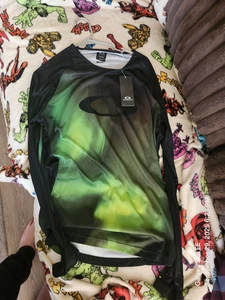 Oakley Shirt XL - Picture 1 of 2