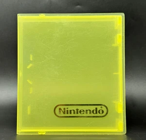 Original Zubehör Hersteller Nintendo NES Clamshell Cartridge Storage Case [gelb] - Bild 1 von 9