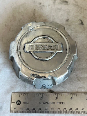 Cubierta de tapacubos central de rueda cromada Nissan Pathfinder 1999-01 40315 2W400 Foto 1 de 4