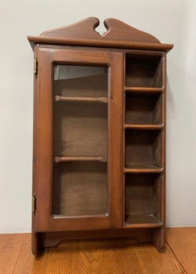 Vitrina colgante vintage de madera maciza de 33" con puerta de vidrio Foto 1 de 4