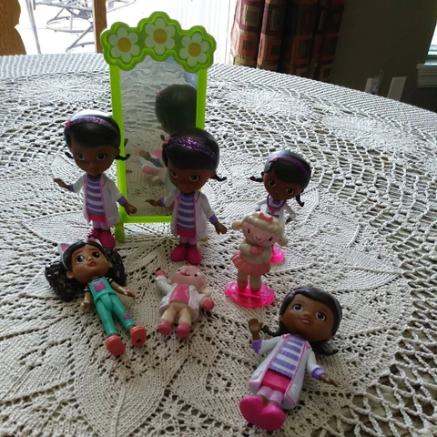Disney Doc McStuffins Play Figures Lot of 7 ~ 2” to 3.5” Tall Cover